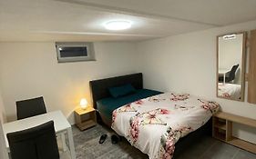 Gemuetliches Und Schoenes Zimmer Keller Geschoss K1